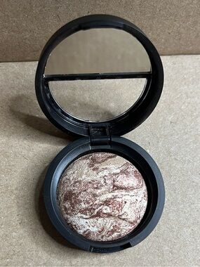 New Without Box Laura Geller Baked Marble Eyeshadow Vanilla Toffee .06 oz